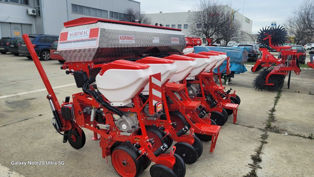 AGRIMAC - Semanatoare de porumb cu bazin 1300 l si Calculator