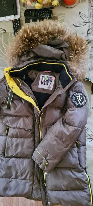 Зимняя куртка на девочку (рост 140)