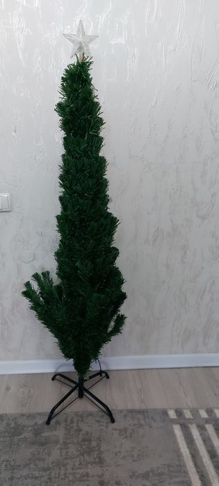 Исскуственная Ёлка  со встроенной герляндой