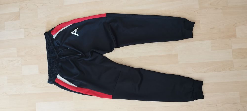 Долнище Above the rest