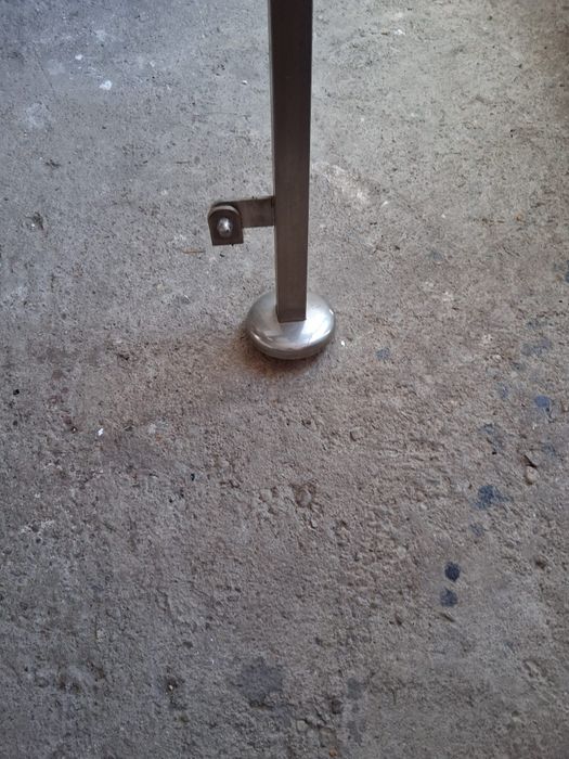 Balustrada inox cu sticla neagra securizata