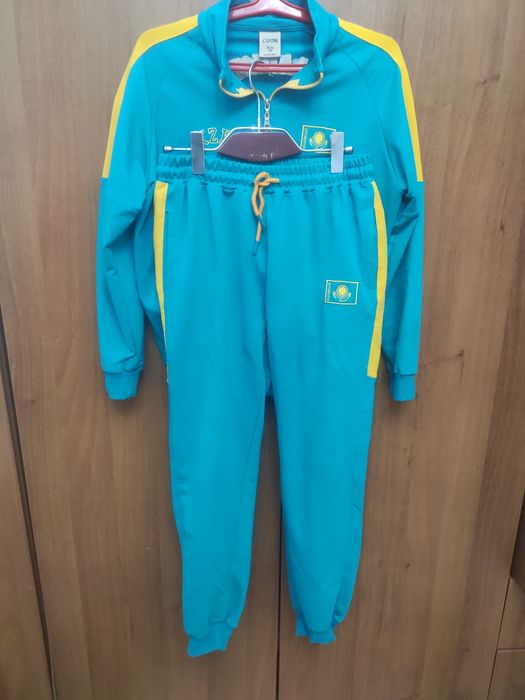 Спортивный костюм