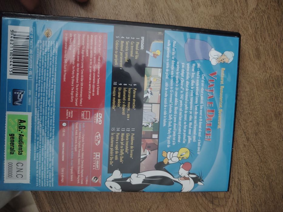 Vând  cd looney tunes
