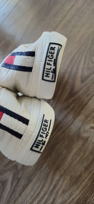 Converse, Oysho, Tommy, Levi's  38 и 39