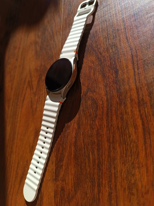 Смартчасовник Samsung Galaxy Watch 7 40 mm + гаранция + 4 каишки