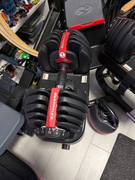 Продавам чисто нови дъмбели, стойка и пудовка bowflex