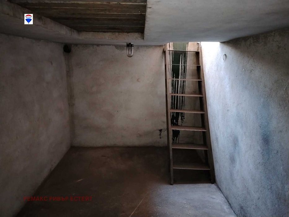 Масивен гараж за продажба кв. Дружба 1