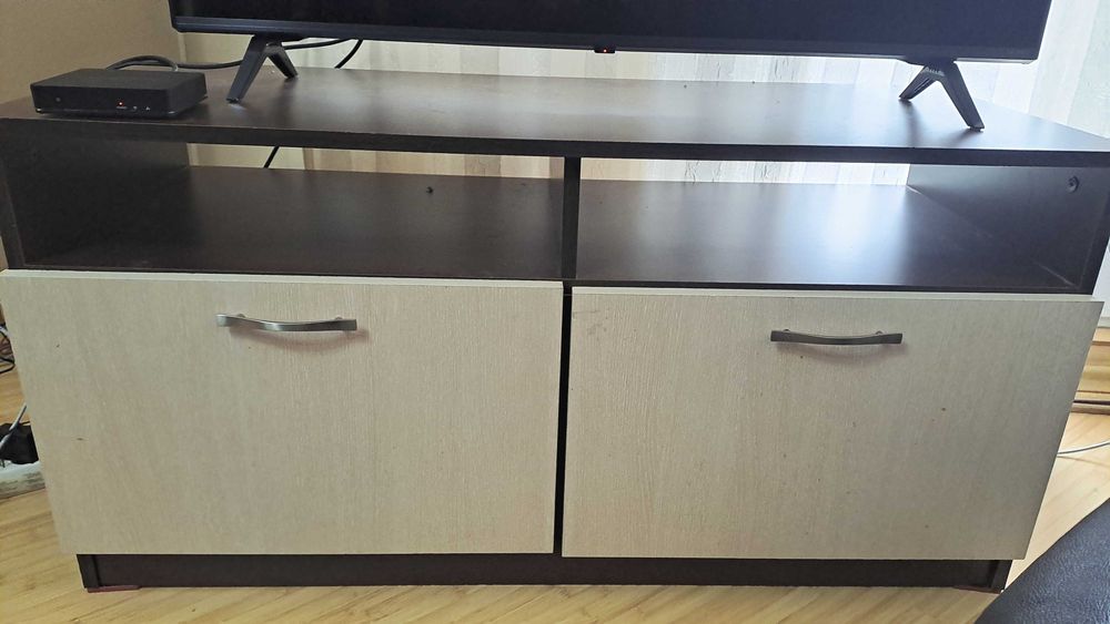 Холни мебели шкаф и маса