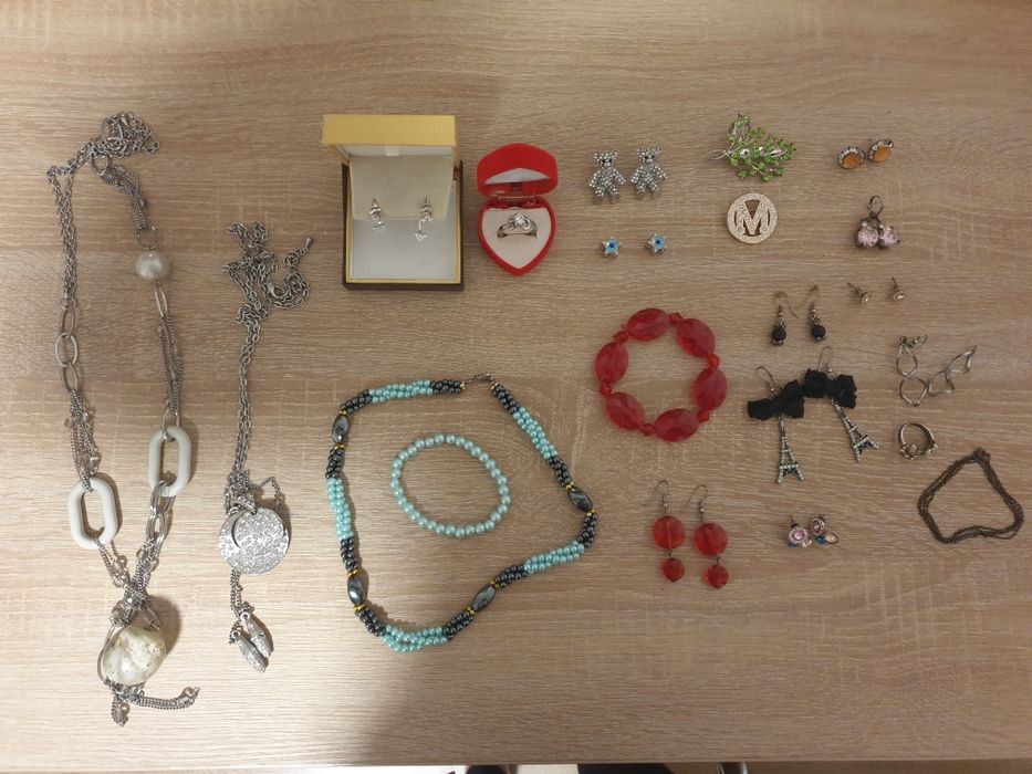 Vand toate bijuteriile din imagine la 50 de lei