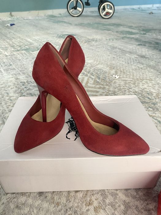 Продам женский туфли