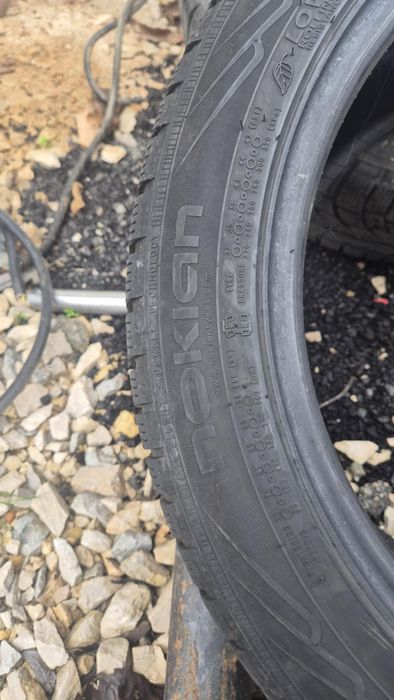 Продавам 4 броя зимни гуми 235х45х17