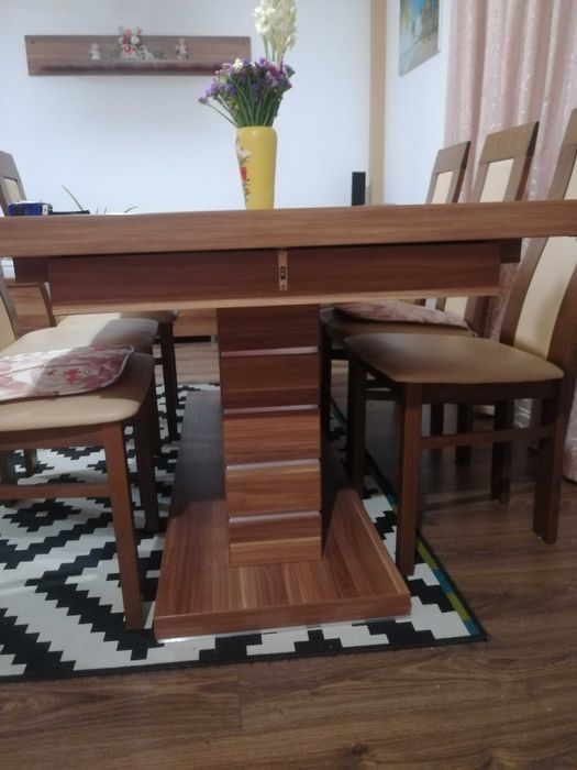 Masa dining extensibilă