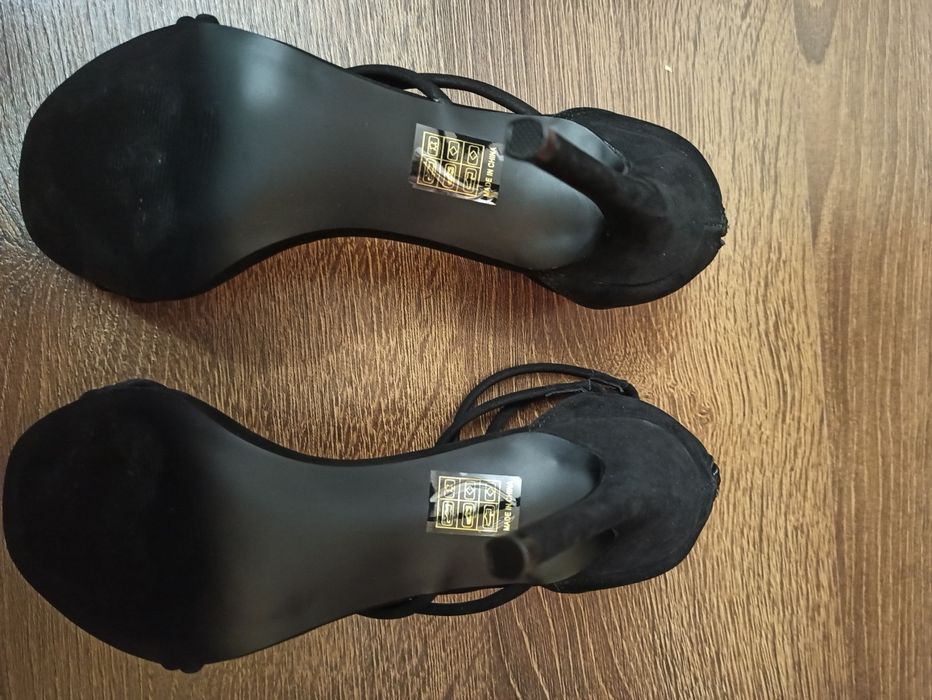 Дамски обувки на висок ток