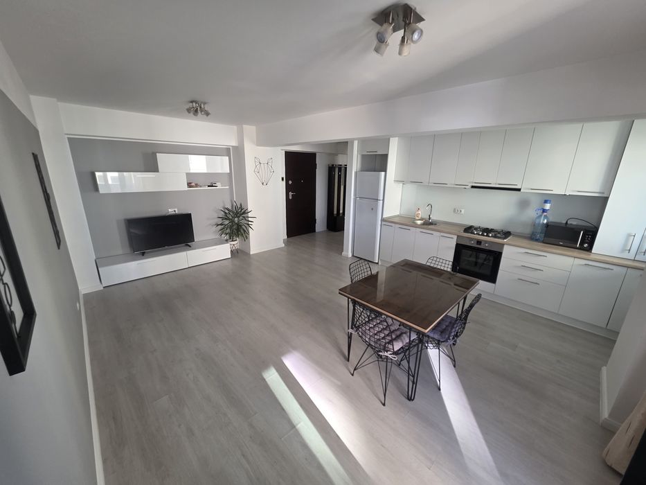 Închiriez apartament