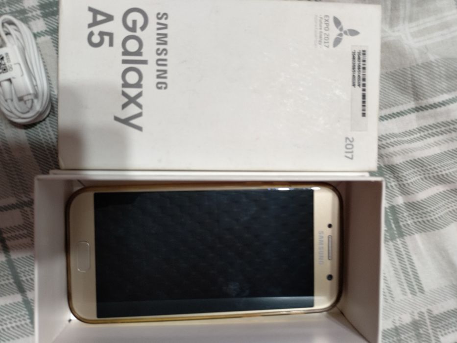 Продам samsung А5 и huawei mate 10 lite