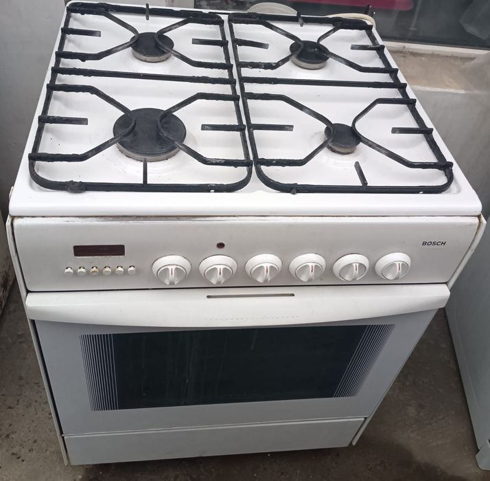 Газовую плиту продам