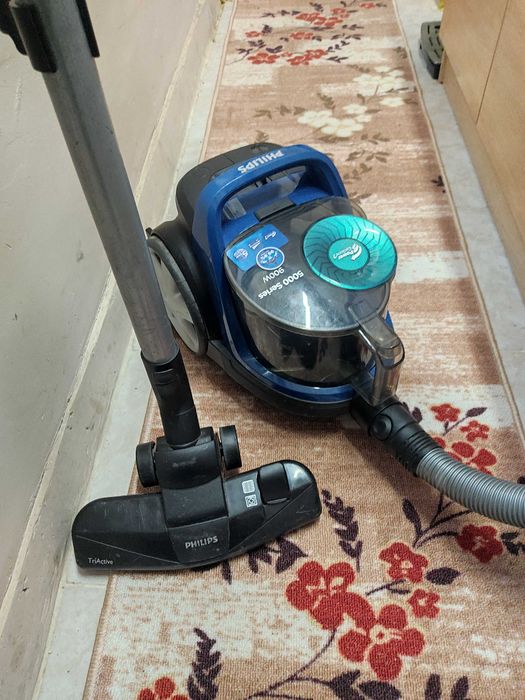 Dyson прахосмукачки и други