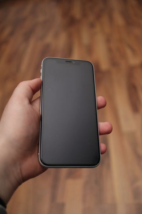 iPhone XR (64GB)