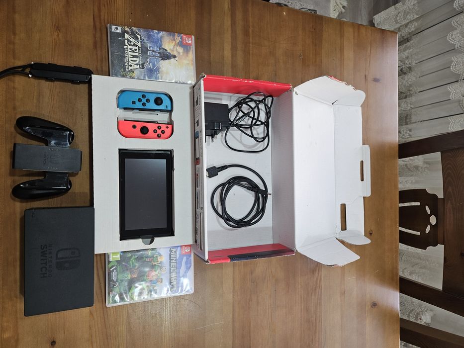 Nintendo Switch 2021 Red & Blue