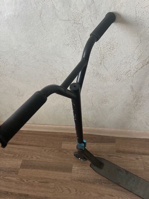Продам самокат , в хорошом состояние синиего цвета