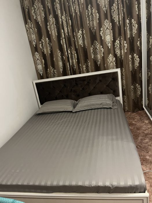 Продам кровать с матрасом размер 210*160