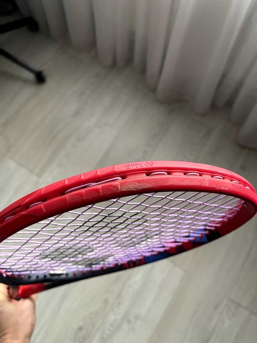 Vând rachetă de tenis Yonex Vcore 95 (16x20 / 310g) L3