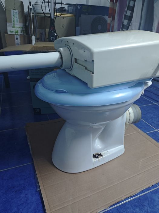 Vând wc cu rezervor
