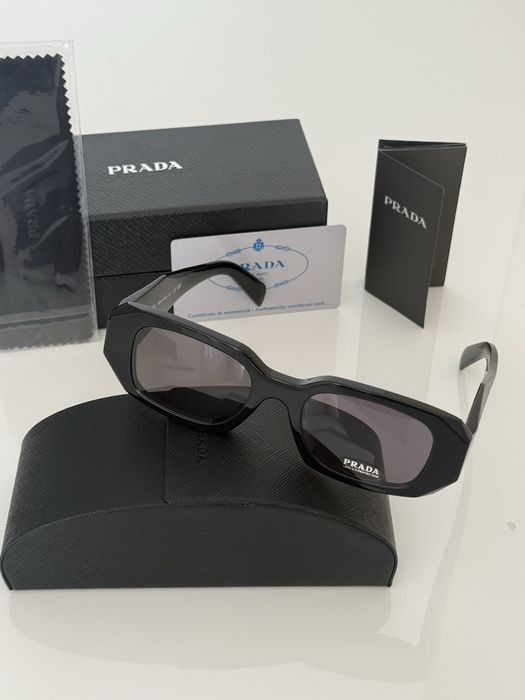 Слънчеви очила Prada