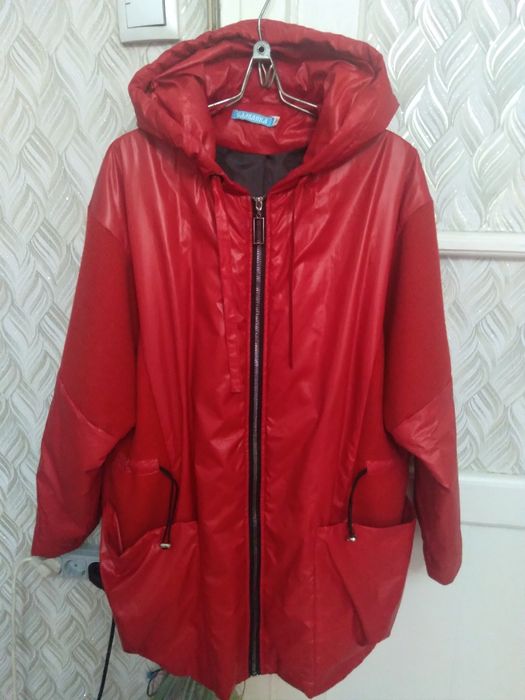 Продам верхнюю одежду весна-осень,больших размеров.