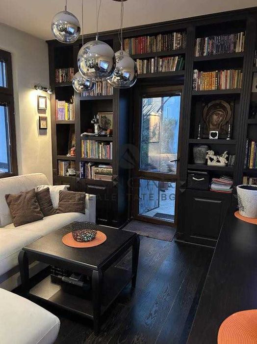 Продава се Къща в Пловдив, Център - 160 кв.м за 3124 €/кв.м - Снимка #2