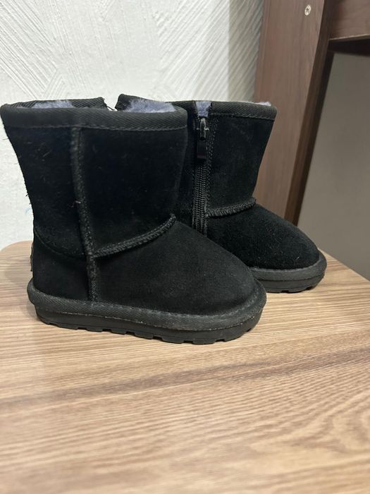 Уги черные унисекс