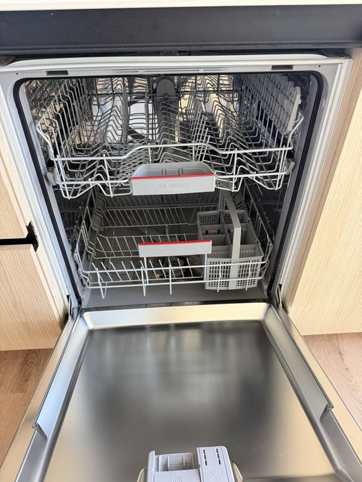 Продавам съдомиялна Bosch Serie 4 – за вграждане, 60 см