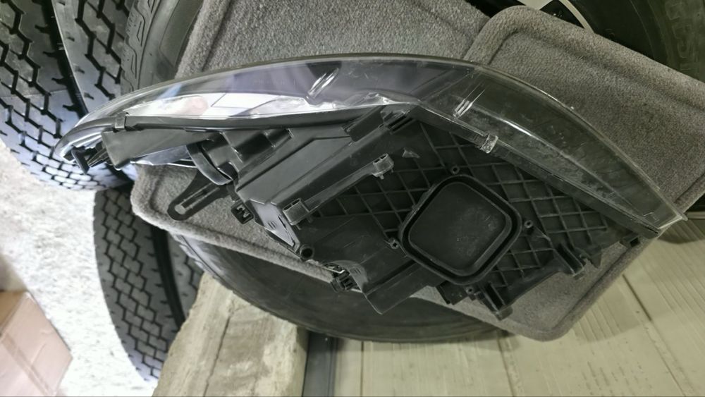 Фар десен Renault Megane III 2008-2013