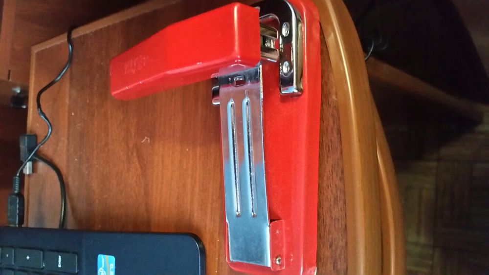 Степлер канцелярия