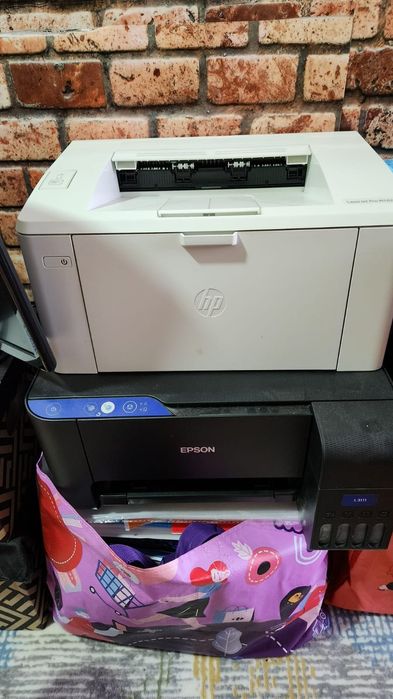Imprimanta HP laser si Epson cu cartuse