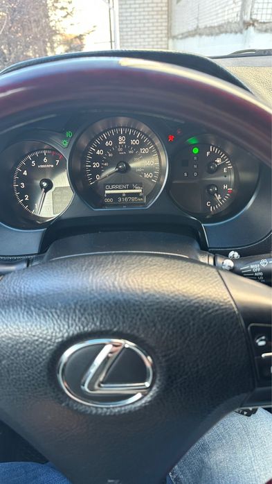 Машина lexus gs300