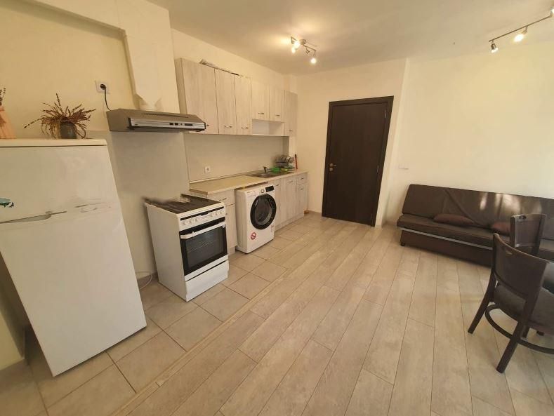 Дава се под наем Тристаен апартамент в Варна, Център - 73 кв.м за 610.98 € - Снимка #1