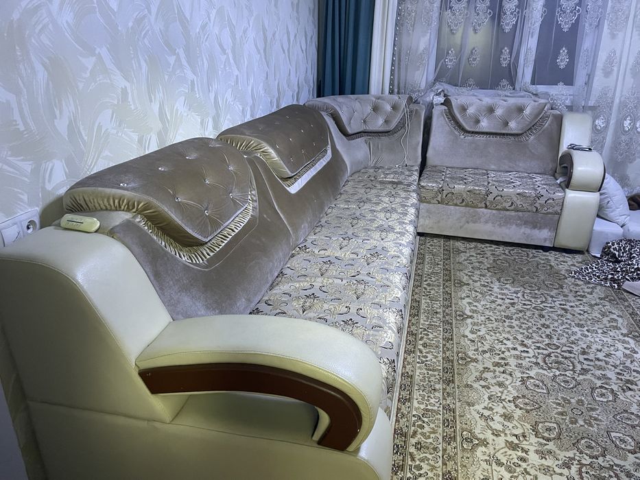 Диван мягкий большой