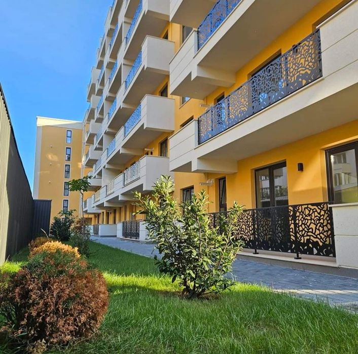 Apartament nou de închiriat Central.