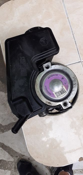 Продавам хидравлична помпа за пежо 206