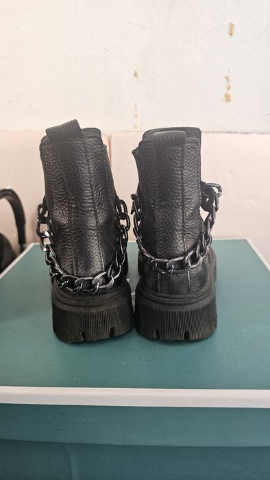 Осенние кожаные сапоги