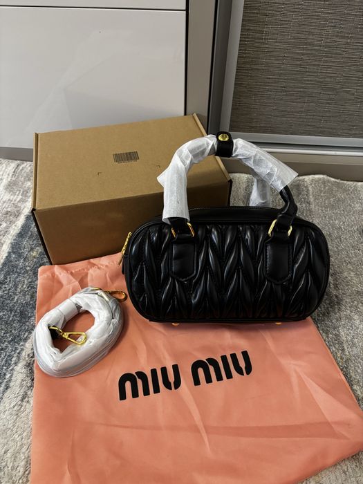 Geantă Miu Miu neagră
