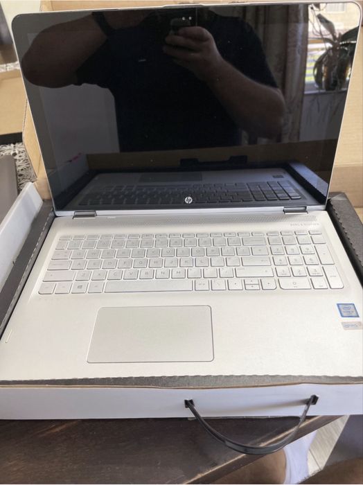 Vând Laptop Hp x360 Convertible 2 in 1 tastatura luminata !