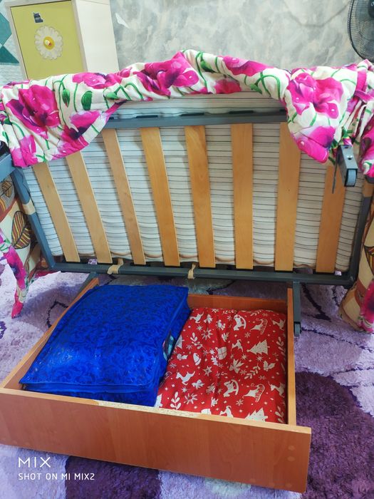 Продам диван-кровать 1.5 местный