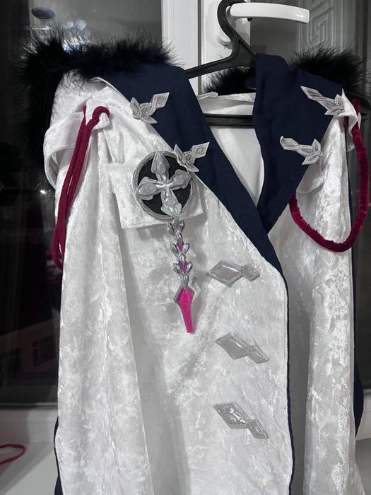 Плащ геншин фатуи на Коломбину