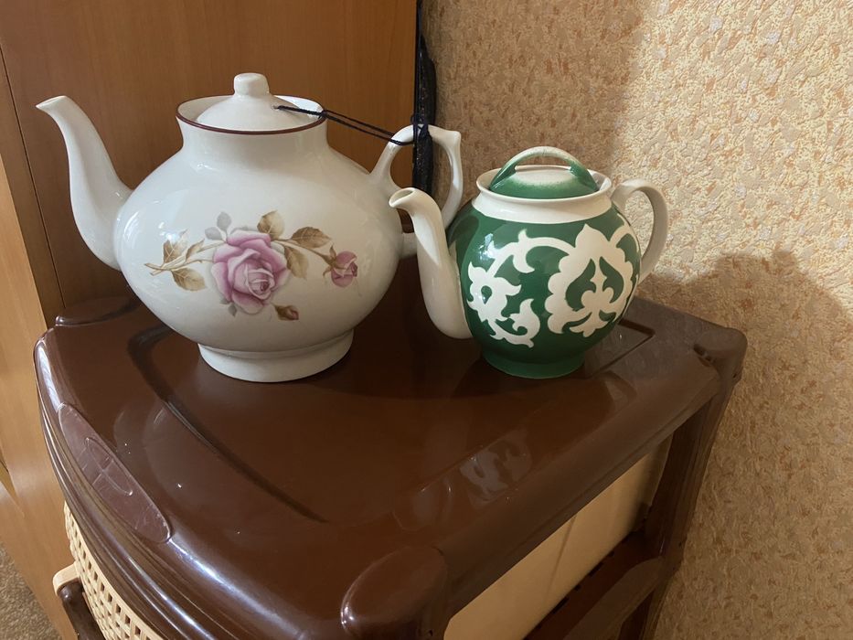 Продам кастрюлю и чайники все за 4000