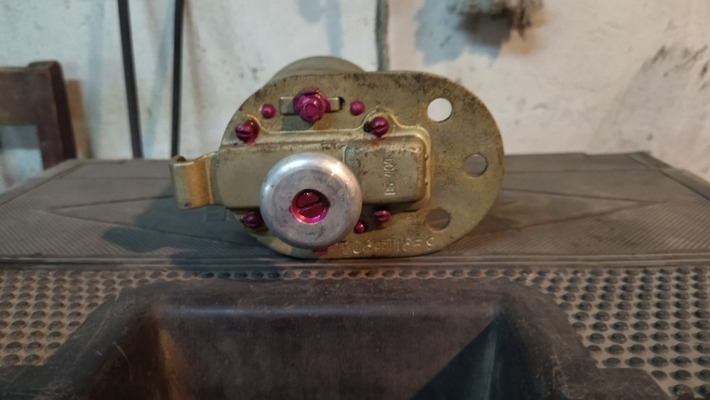 Выключатель массы танковый