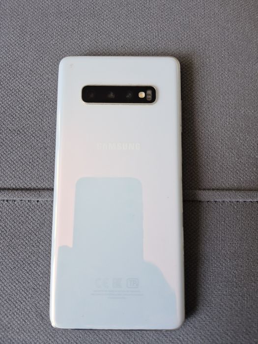 Самсунг S 10+ телефон