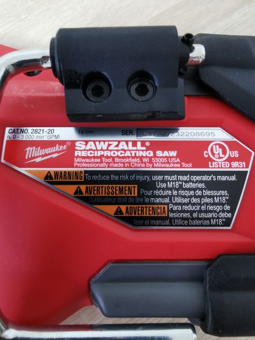 Fierăstrău sabie milwaukee m18, model destinat pietei de America