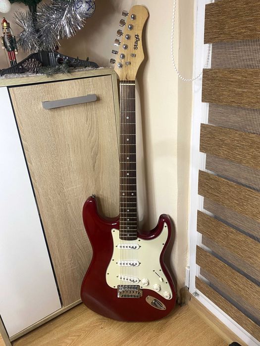 Електрическа китара Stagg + усилвател Stagg 20W + калъф и аксесоари